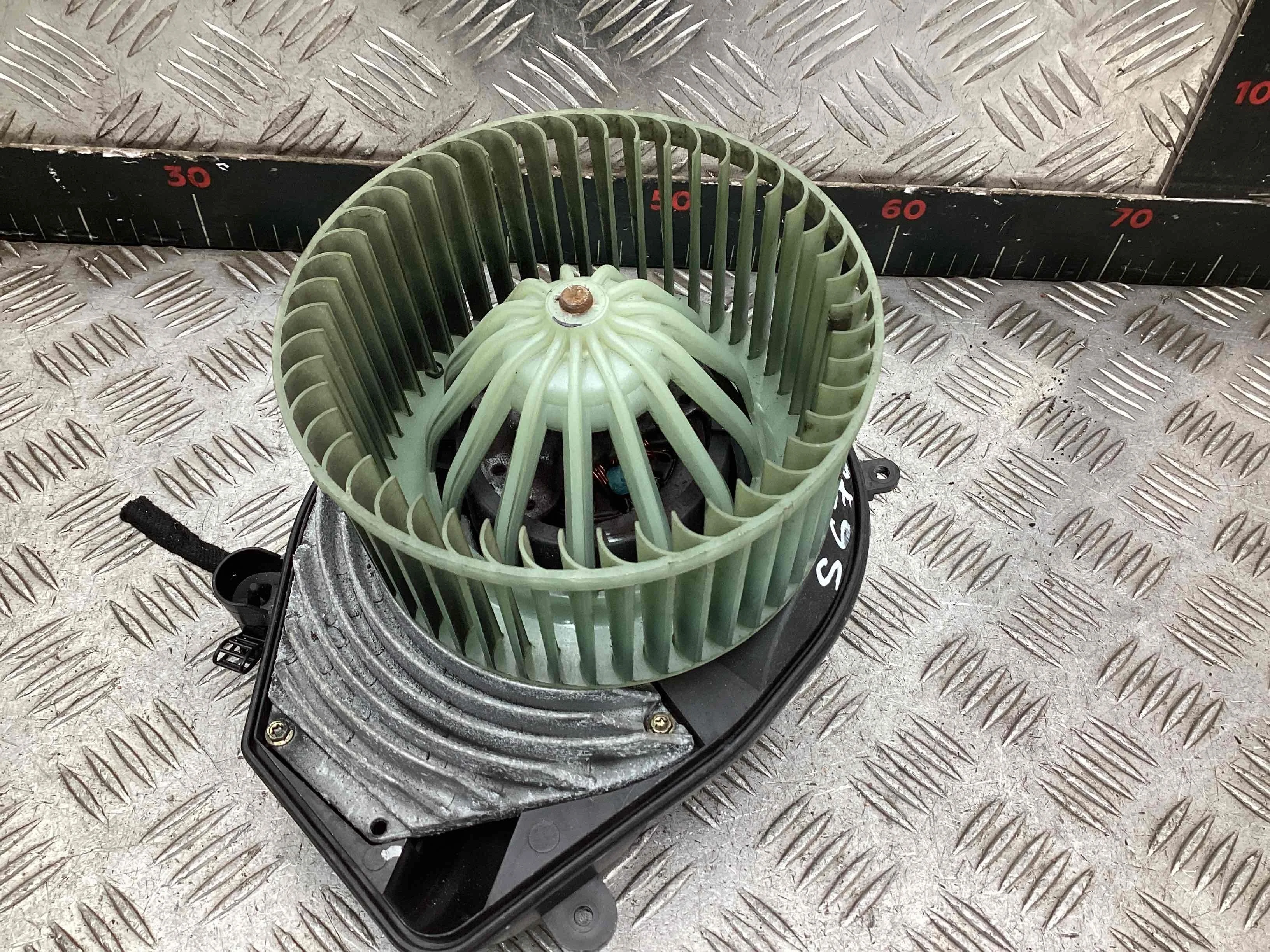 Моторчик печки Volkswagen Passat Passat B5+ (3B) 2000-2005 рестайлинг 2003 1,9 Дизель МКПП 5ст. Универсал.