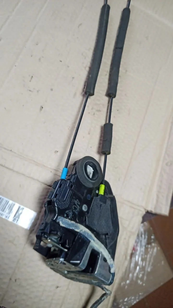 Замок двери задней правой Toyota RAV4 III (2005—2010)