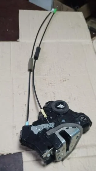 Замок двери передней правой Toyota RAV4 IV (2012—2015)