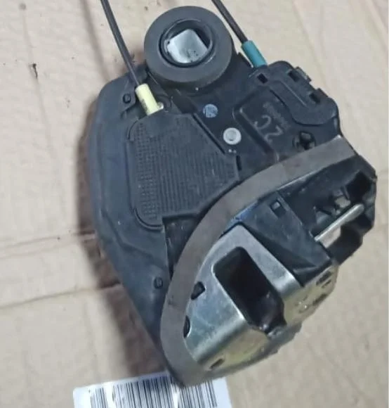 Замок двери задней левой Toyota RAV4 IV (2012—2015)