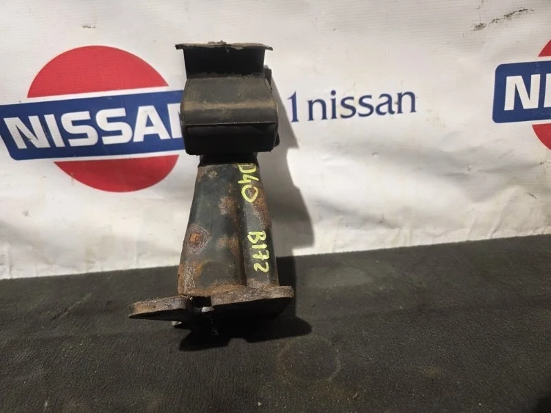 Подушка двигателя Nissan Navara 2012 11233EB300 D40 YD25, передняя левая