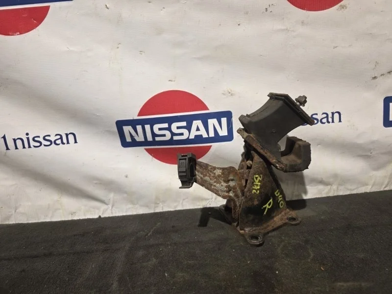 Подушка двигателя Nissan Navara 2012 11232EB300 D40 YD25, передняя правая