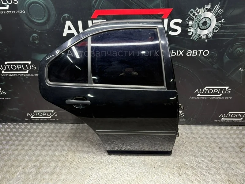 Дверь Volkswagen Jetta 1999-2005 1J5833056F 2.0, задняя правая