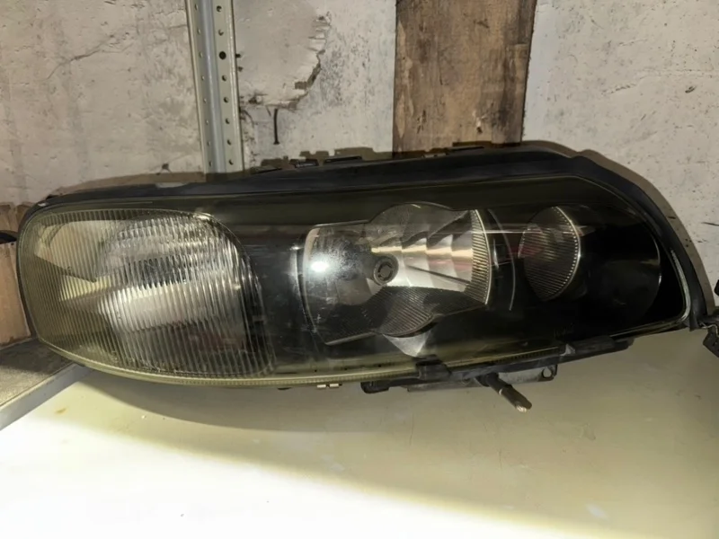 Фара ксеноновая VOLVO S60 V70 XC70 2003 30655906, передняя правая