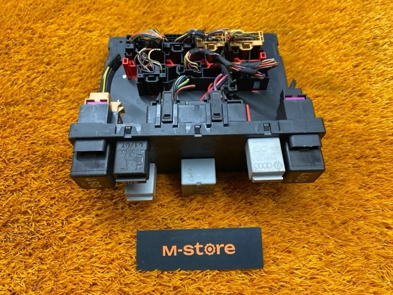 Блок управления бортовой сети Volkswagen Passat 2007 3C0937049AE B6 BVY