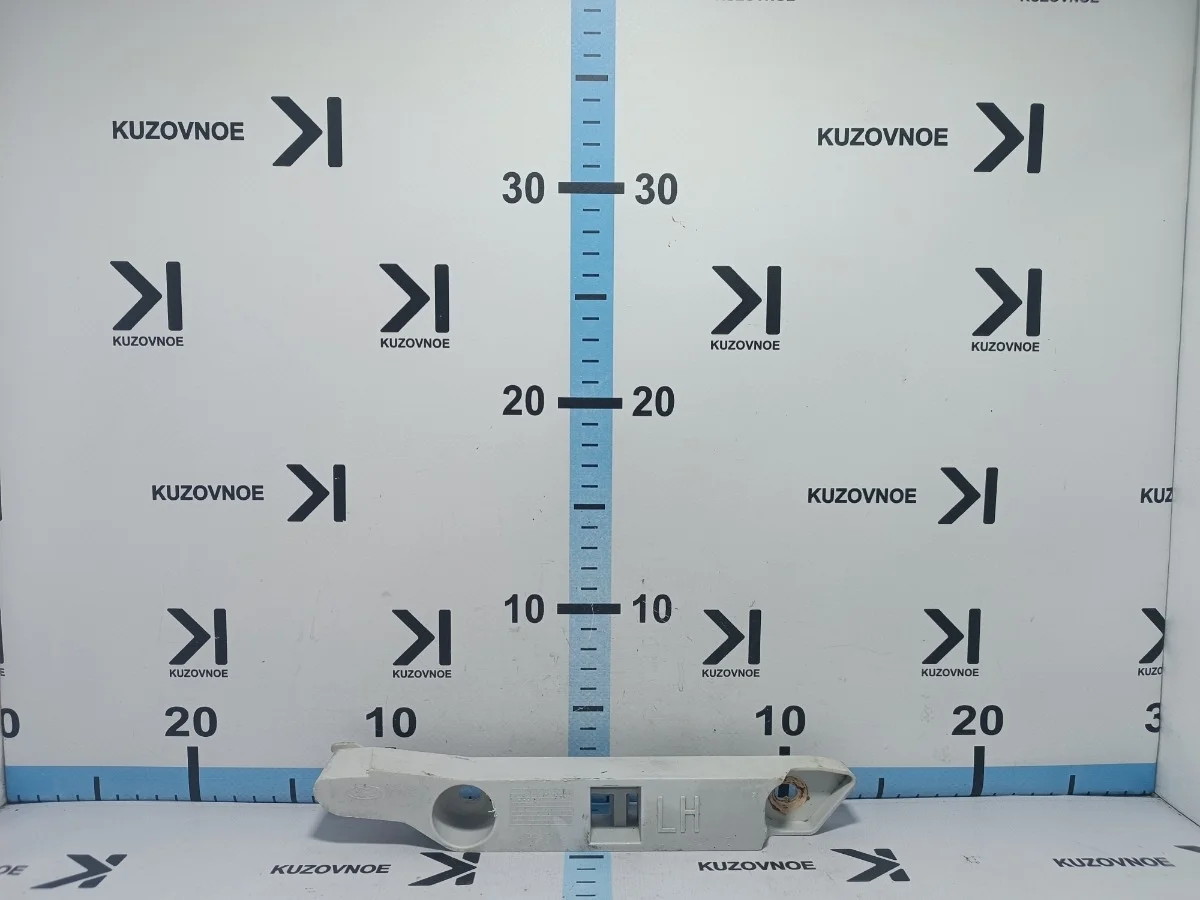 Кронштейн бампера Ford Focus 2008 CB4