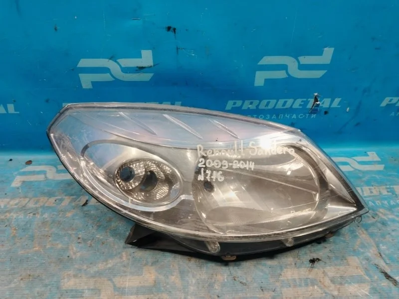 Фара правая Renault Sandero 2009-2014