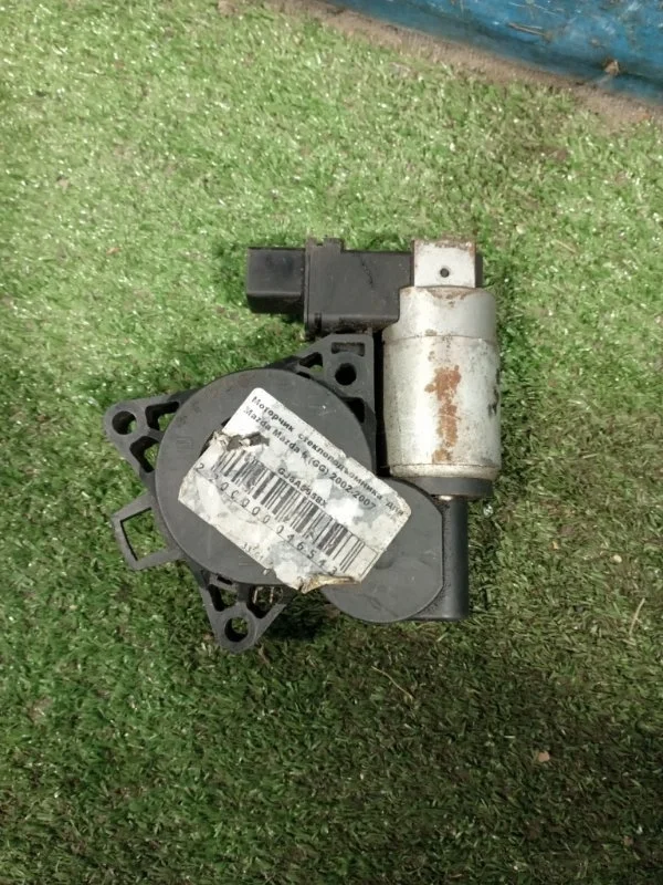 Моторчик стеклоподъемника передний левый Mazda 3