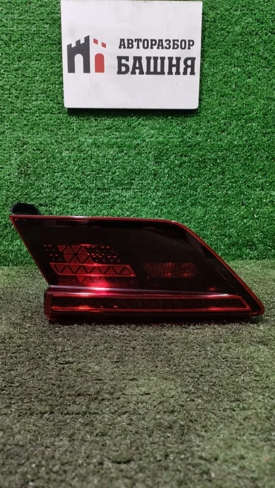 Фонарь внутренний Volkswagen Tiguan 2017 5NA945308D 2 CZDA, правый