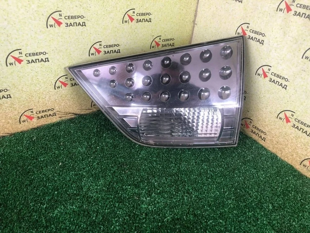 Фонарь внутренний Mitsubishi Outlander XL 2008 8331A064 CW 4B12, задний правый