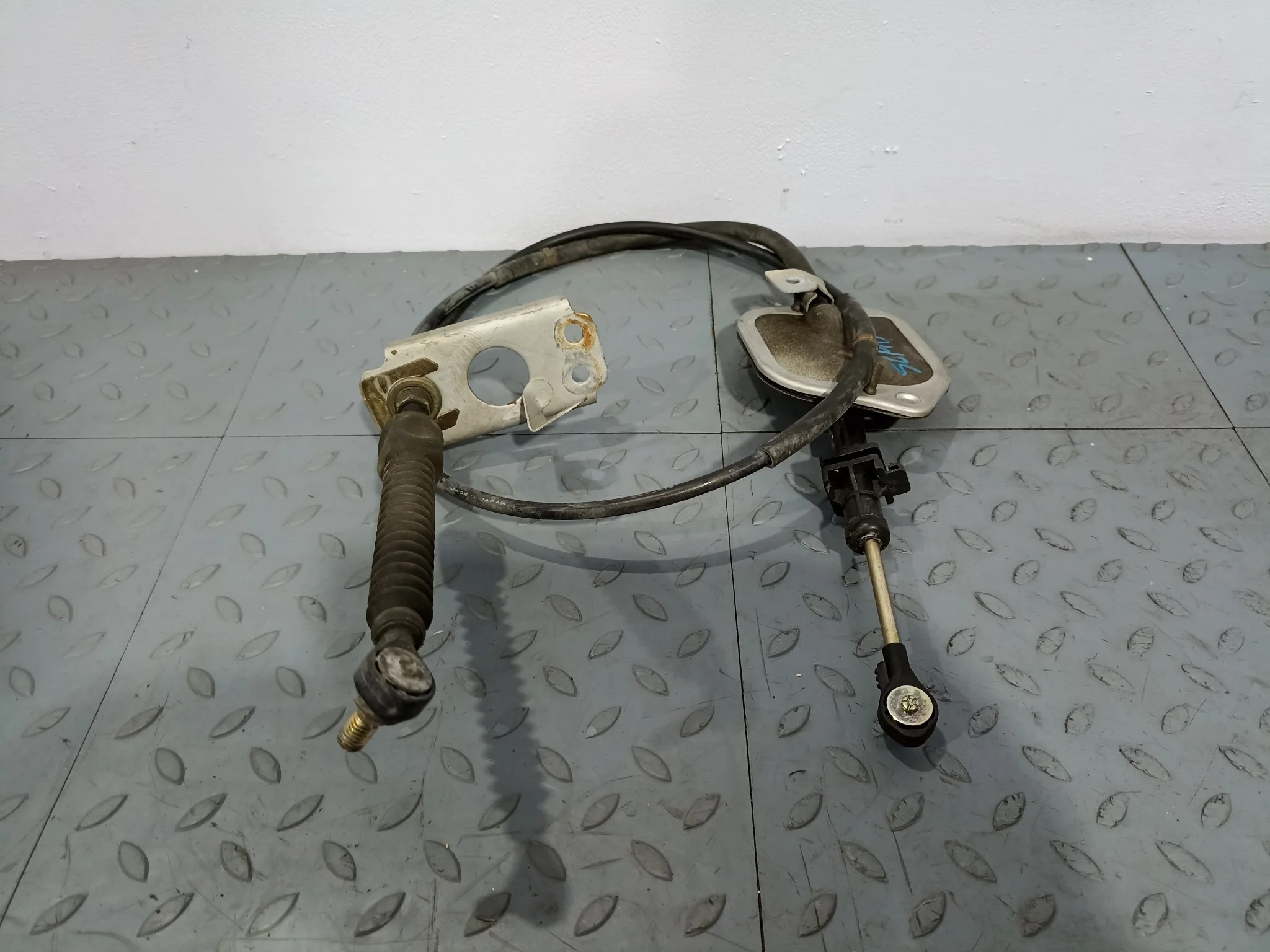 ТРОСИК КПП TOYOTA 3382052030