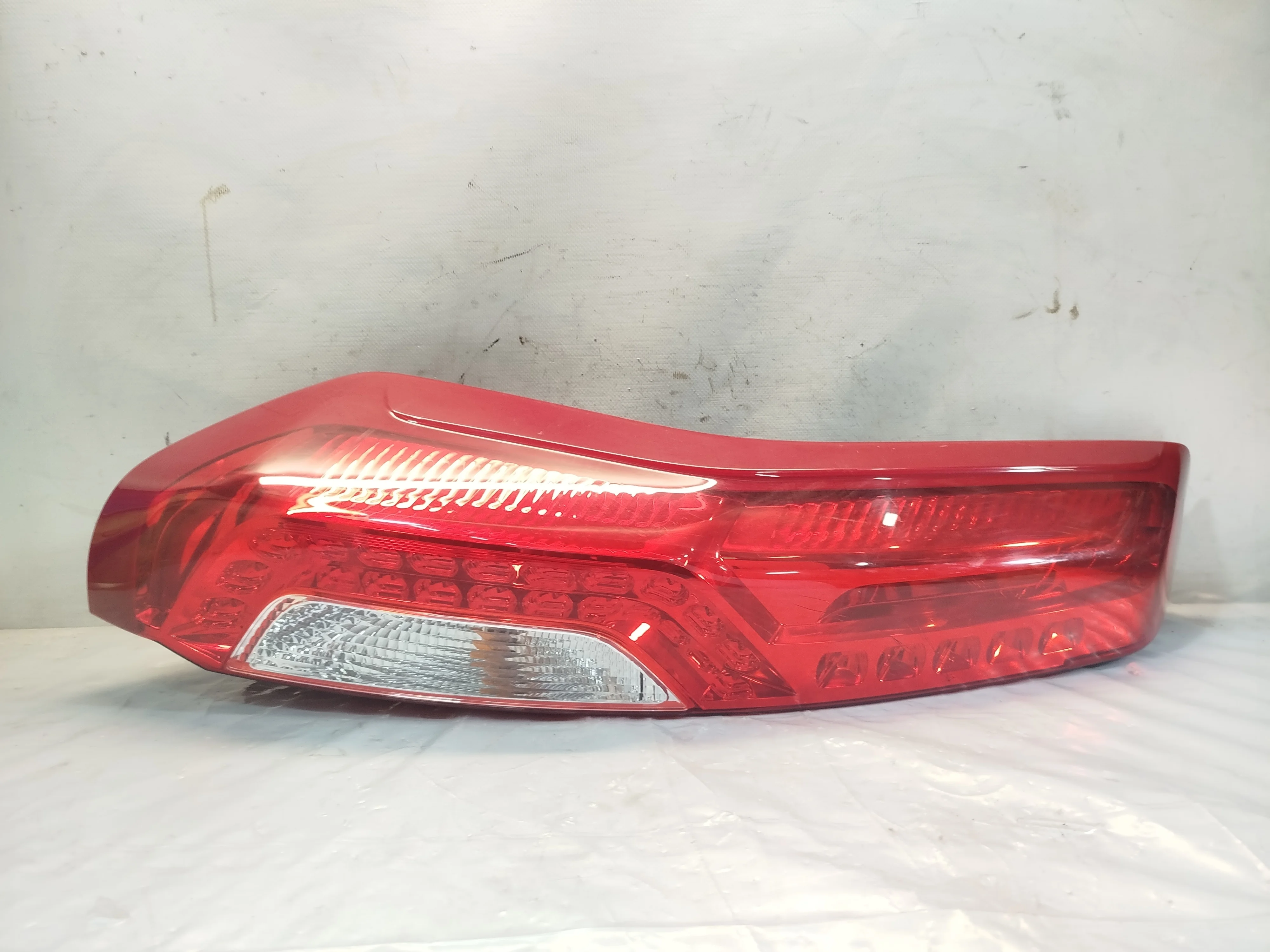 ФОНАРЬ NISSAN ЛЕВО 265553UB0A VB2160