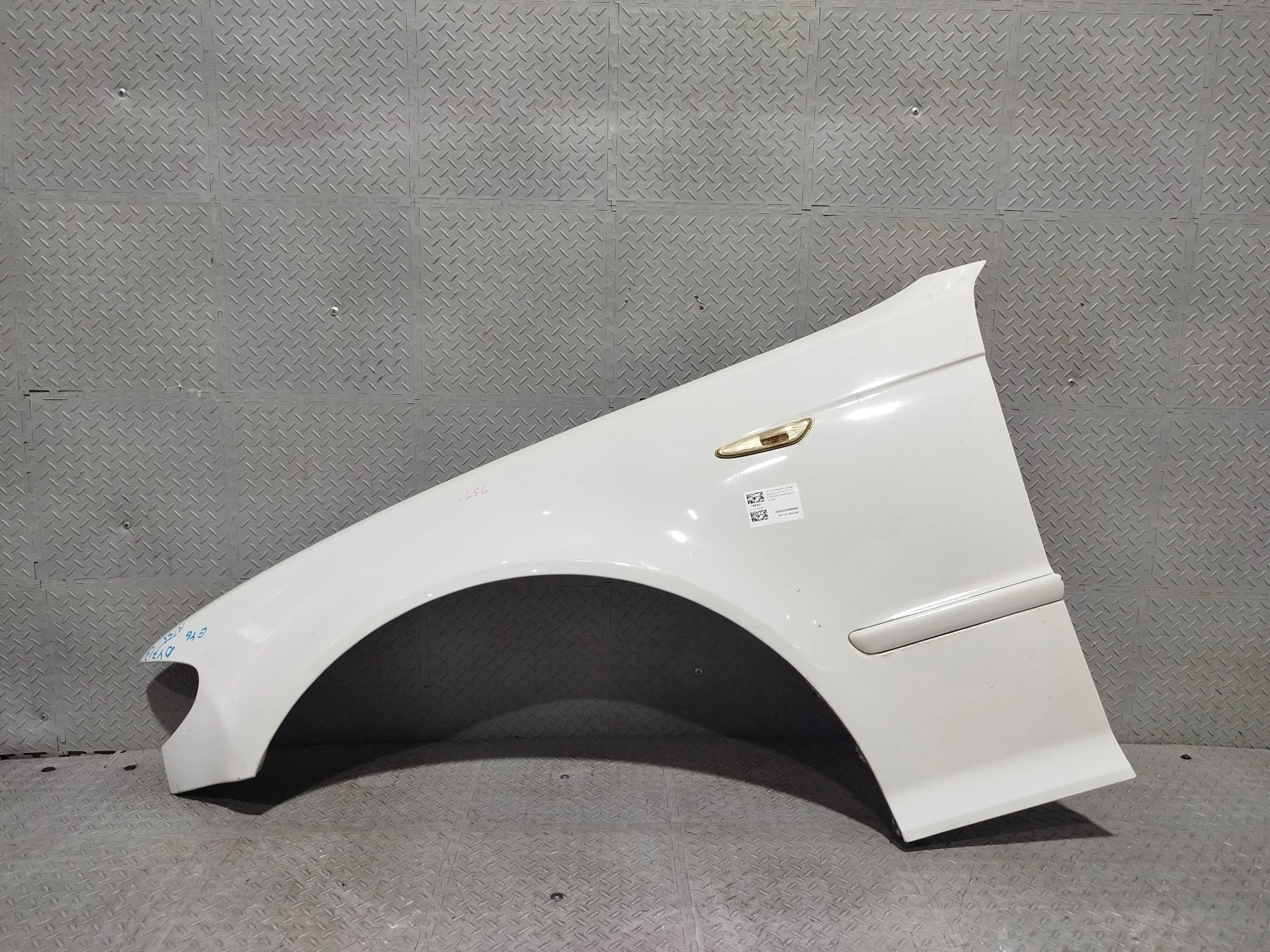 КРЫЛО BMW 41357042323 ПЕРЕД ЛЕВО белый DY713