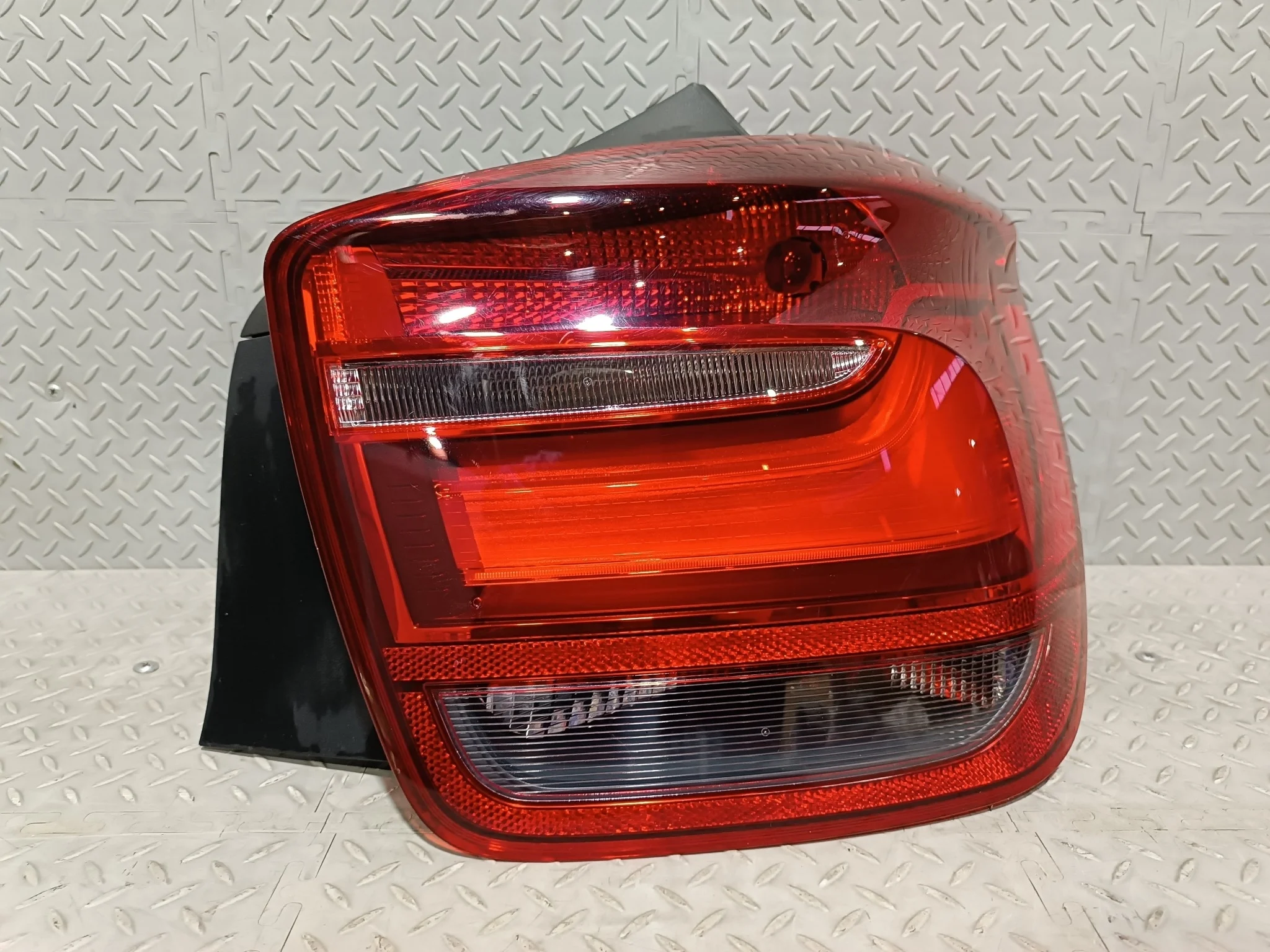 ФОНАРЬ BMW ПРАВО 63217241544 DY314