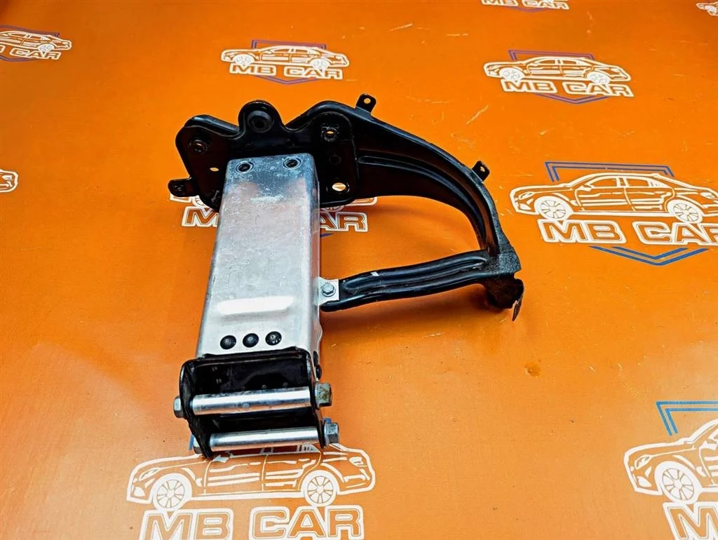 Кронштейн усилителя переднего бампера Mercedes-Benz