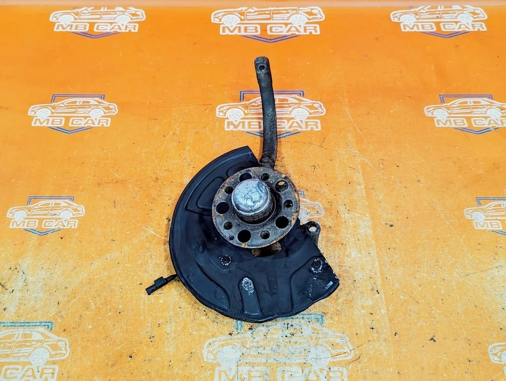 Кулак поворотный передний левый Mercedes-Benz