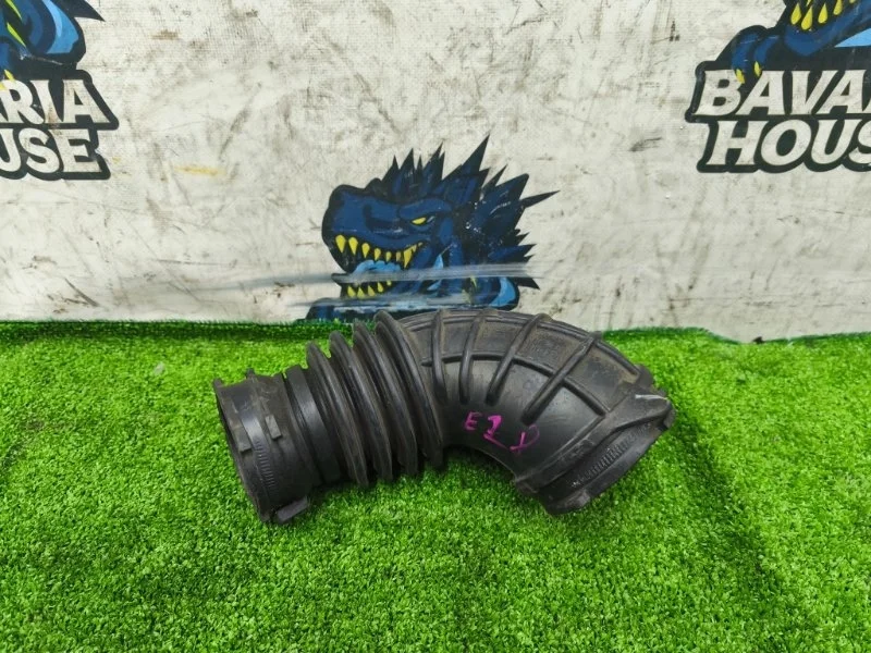 Патрубок воздушного фильтра Audi A4 2012 06H129629E B8 CDN