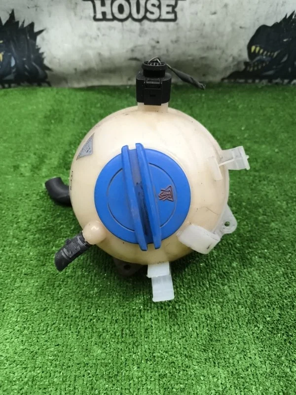 Бачок расширительный Audi TT 2012 1K0121407A 8J3 CDA