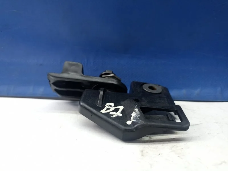 Кронштейн фары Volkswagen Passat B7 2013 3AA805300 B7