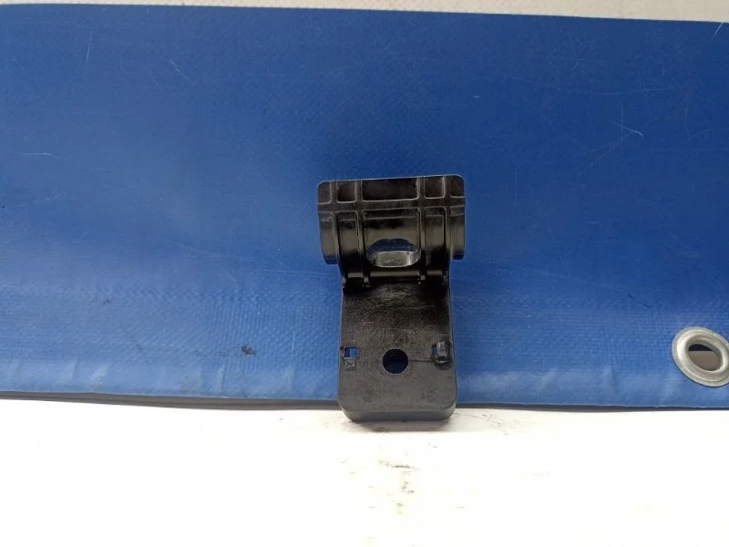 Кронштейн радиатора Chevrolet Aveo 2 2014 95016649 T300 1.6 F16D4