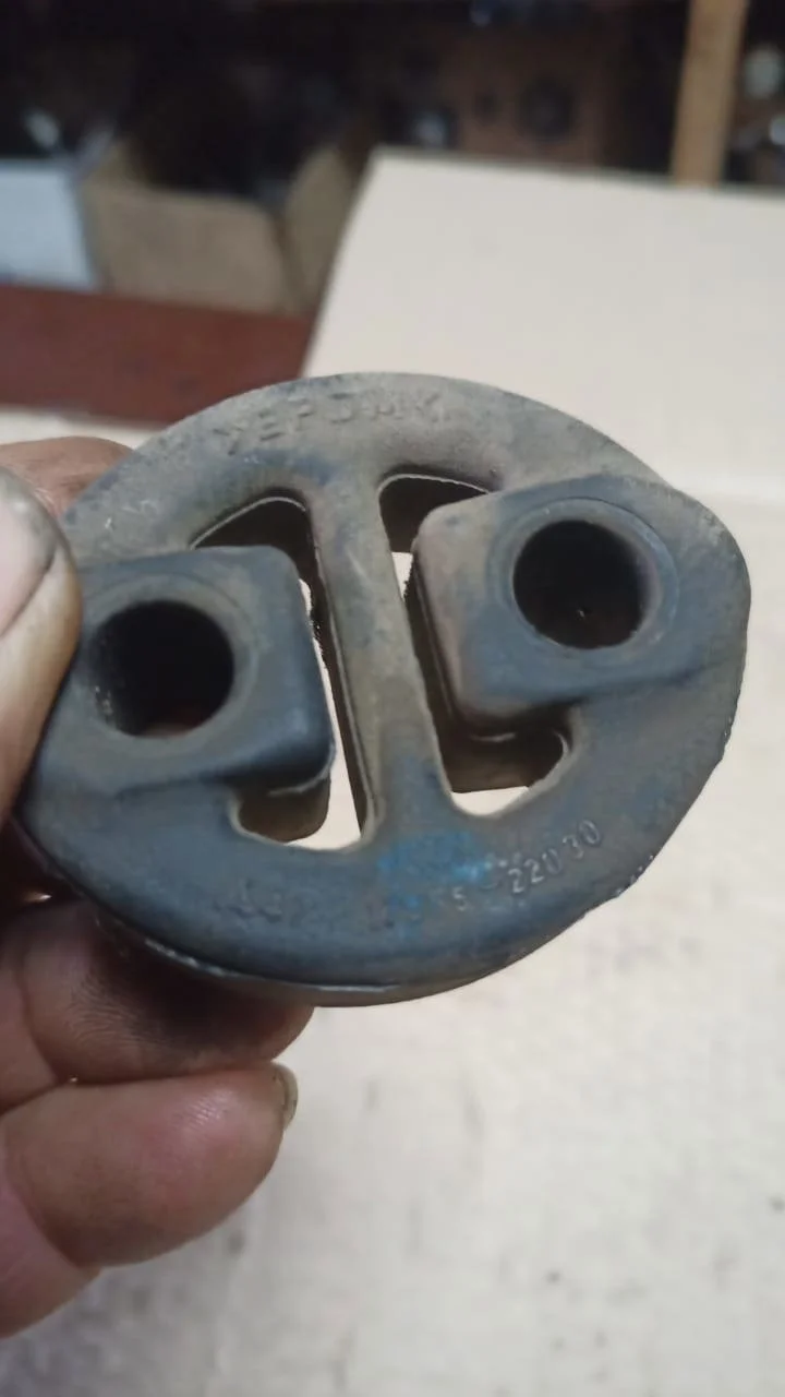 Резинка подвеса глушителя Toyota RAV4 IV (2012—2015)