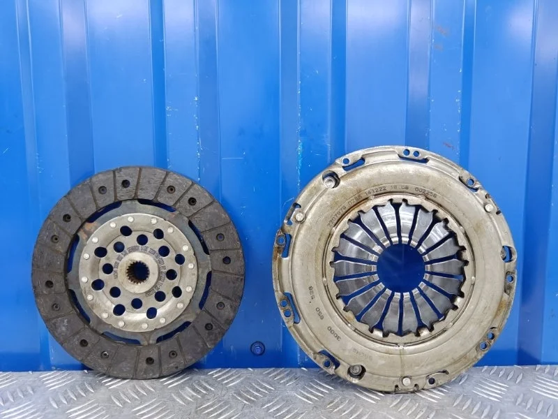 Комплект сцепления Renault Megane 2008 302057505R 3 1.5 K9KG832