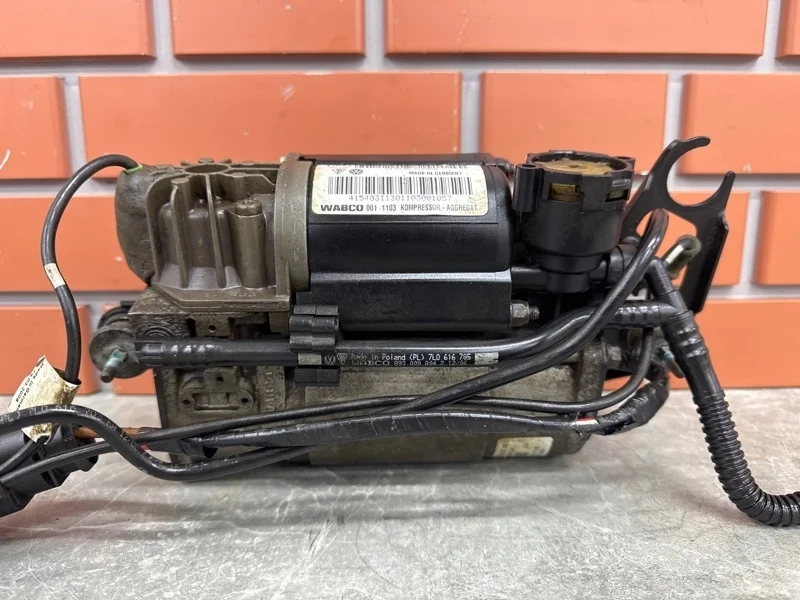 Компрессор пневмоподвески Audi Q7 2007 4L0698007A 1 4.2 BAR