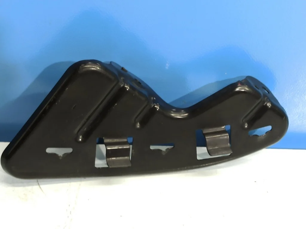 кронштейн переднего бампера Kia Sportage 3 2010-2014