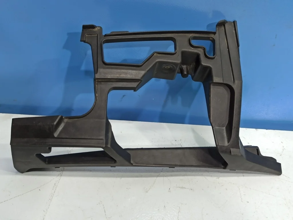 кронштейн переднего бампера VW Golf 6 2009-2012