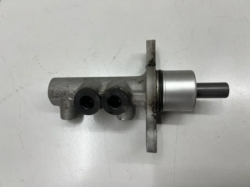 Цилиндр тормозной главный Audi A4 B5 СЕДАН AEB