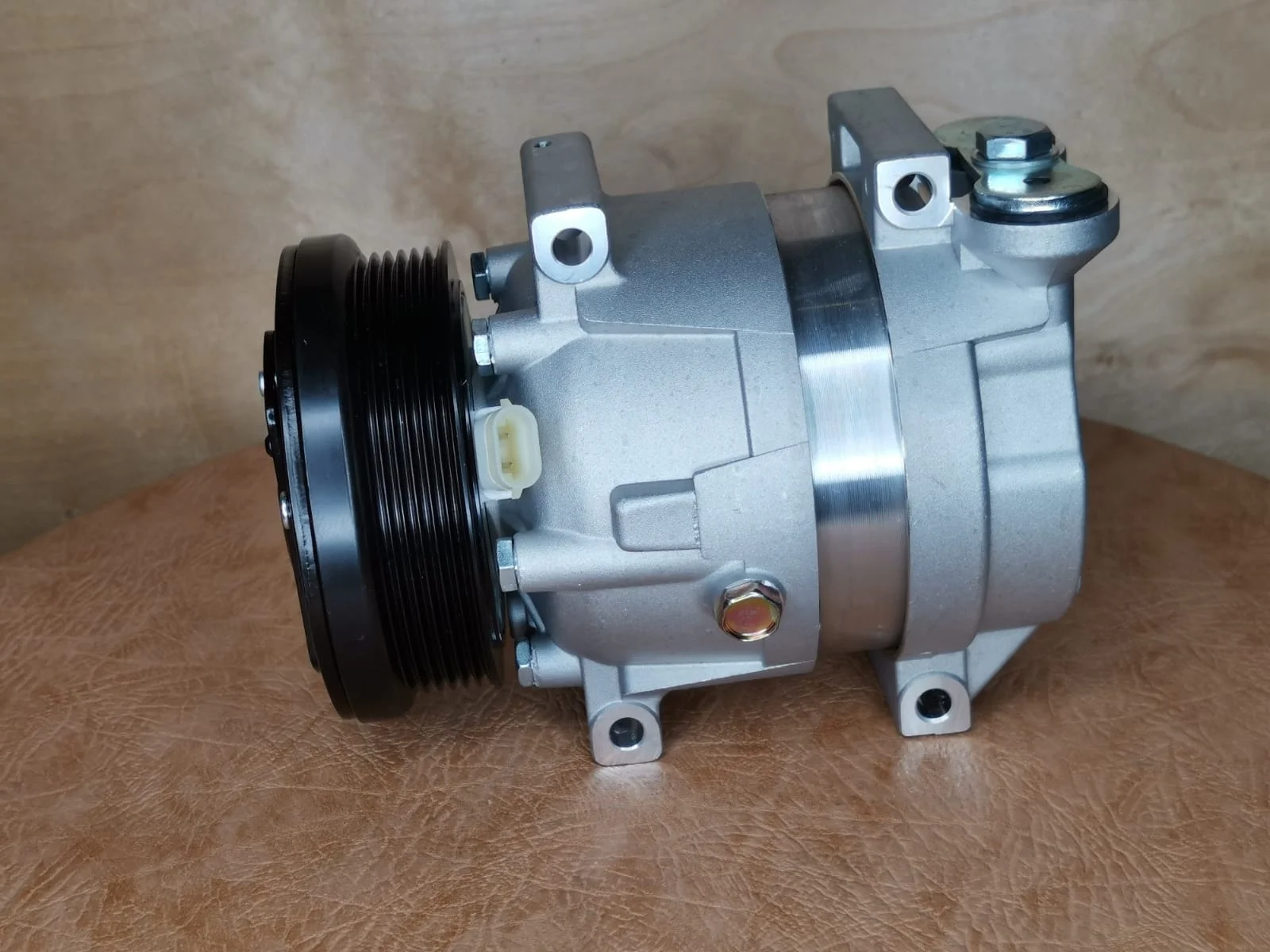 Компрессор кондиционера Шевроле Круз 95909221 НОВ.