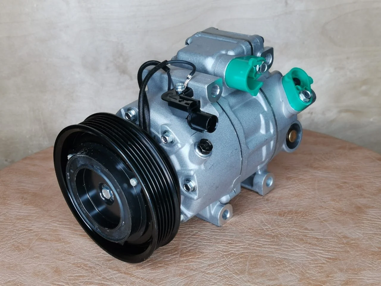 Компрессор кондиционера Santa Fe New 977012B100