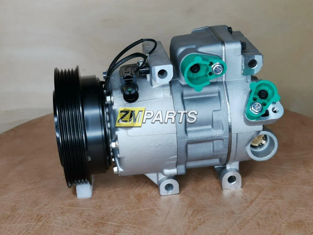 Компрессор кондиционера Киа Сид 977012H200 новый