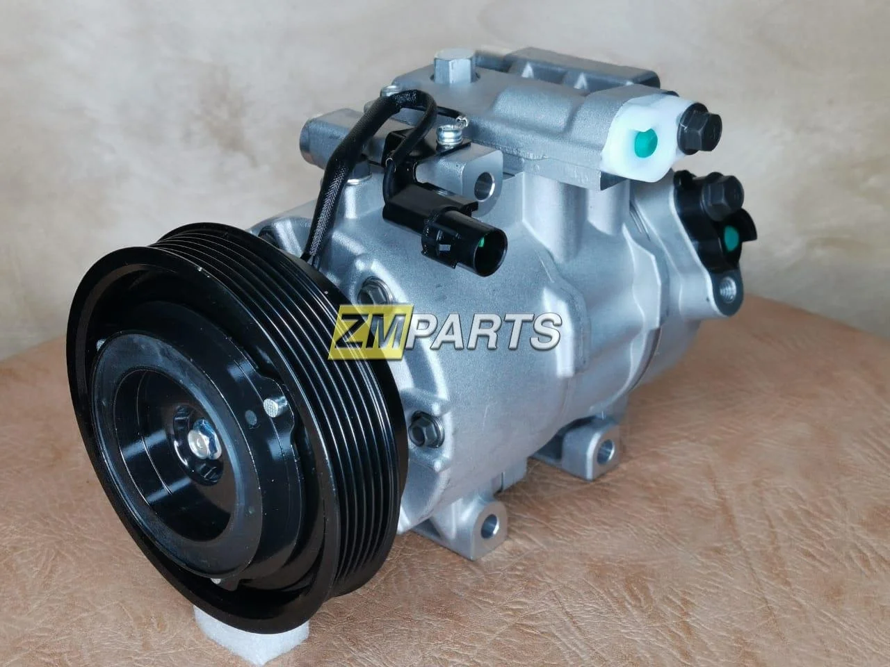 Компрессор кондиционера Киа Церато 977012F031 нов.