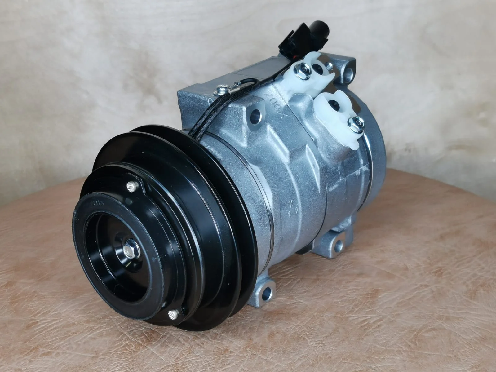 Компрессор кондиционера Митсубиси Паджеро MR500876