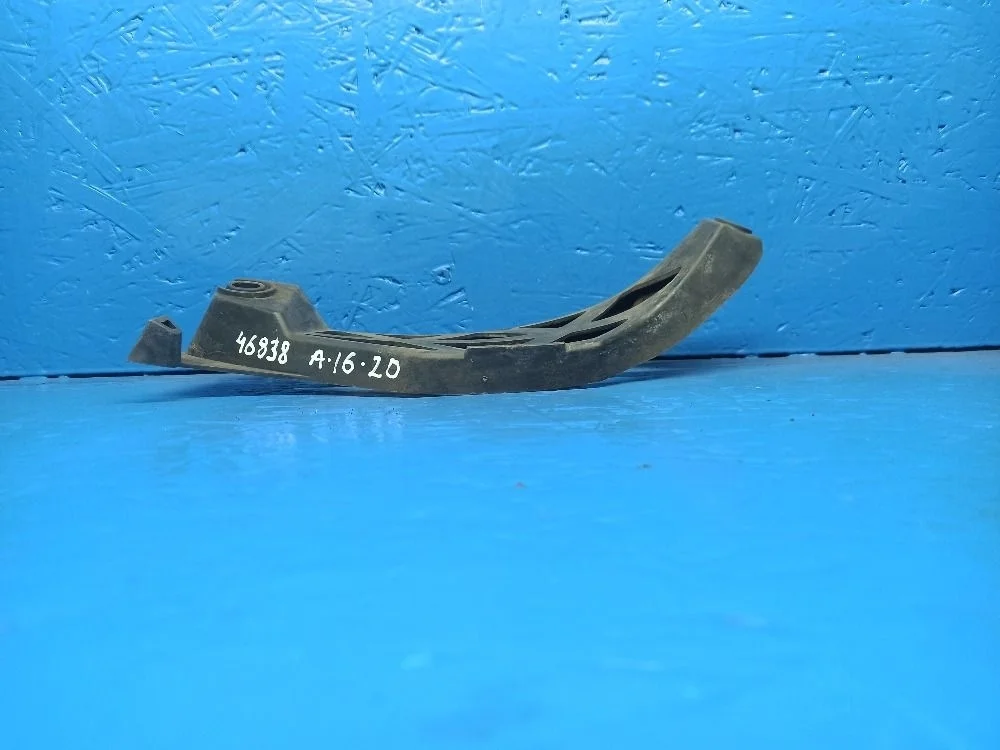 Кронштейн заднего бампера левый Skoda Octavia II