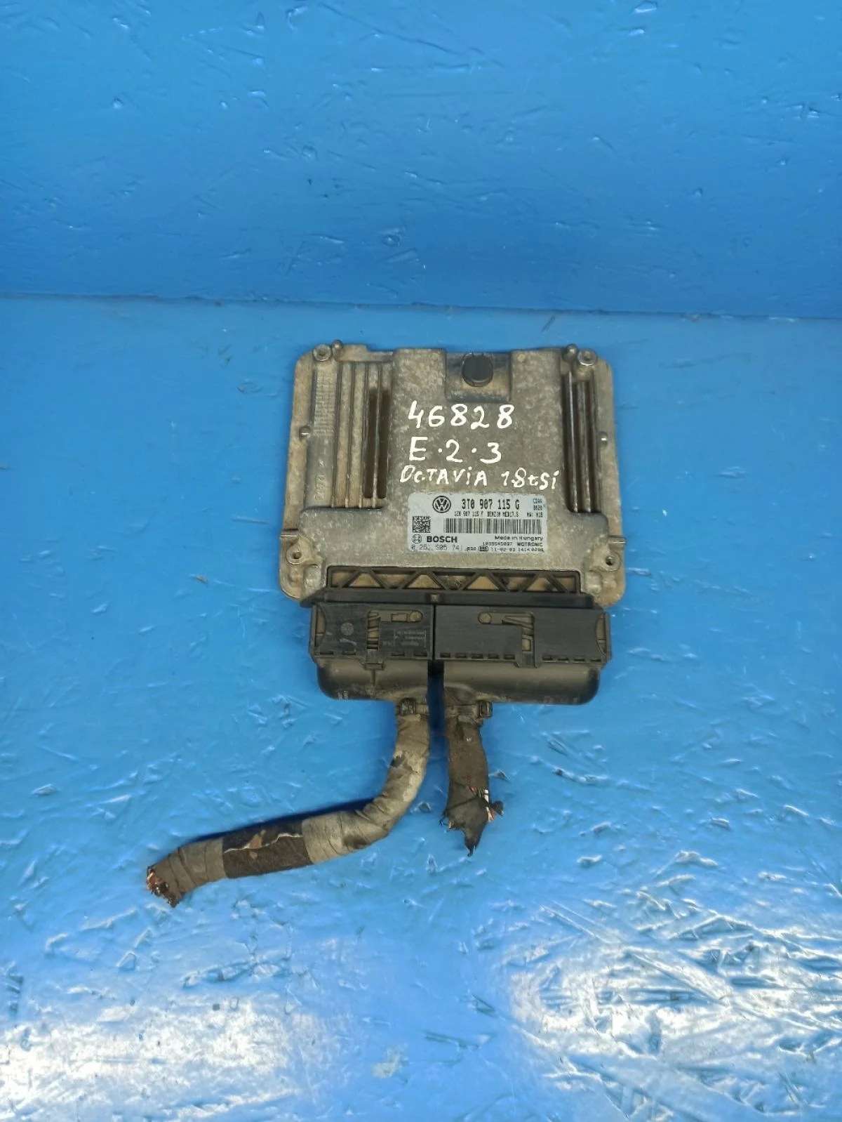 Блок управления двигателем Skoda Octavia II A5 1.8