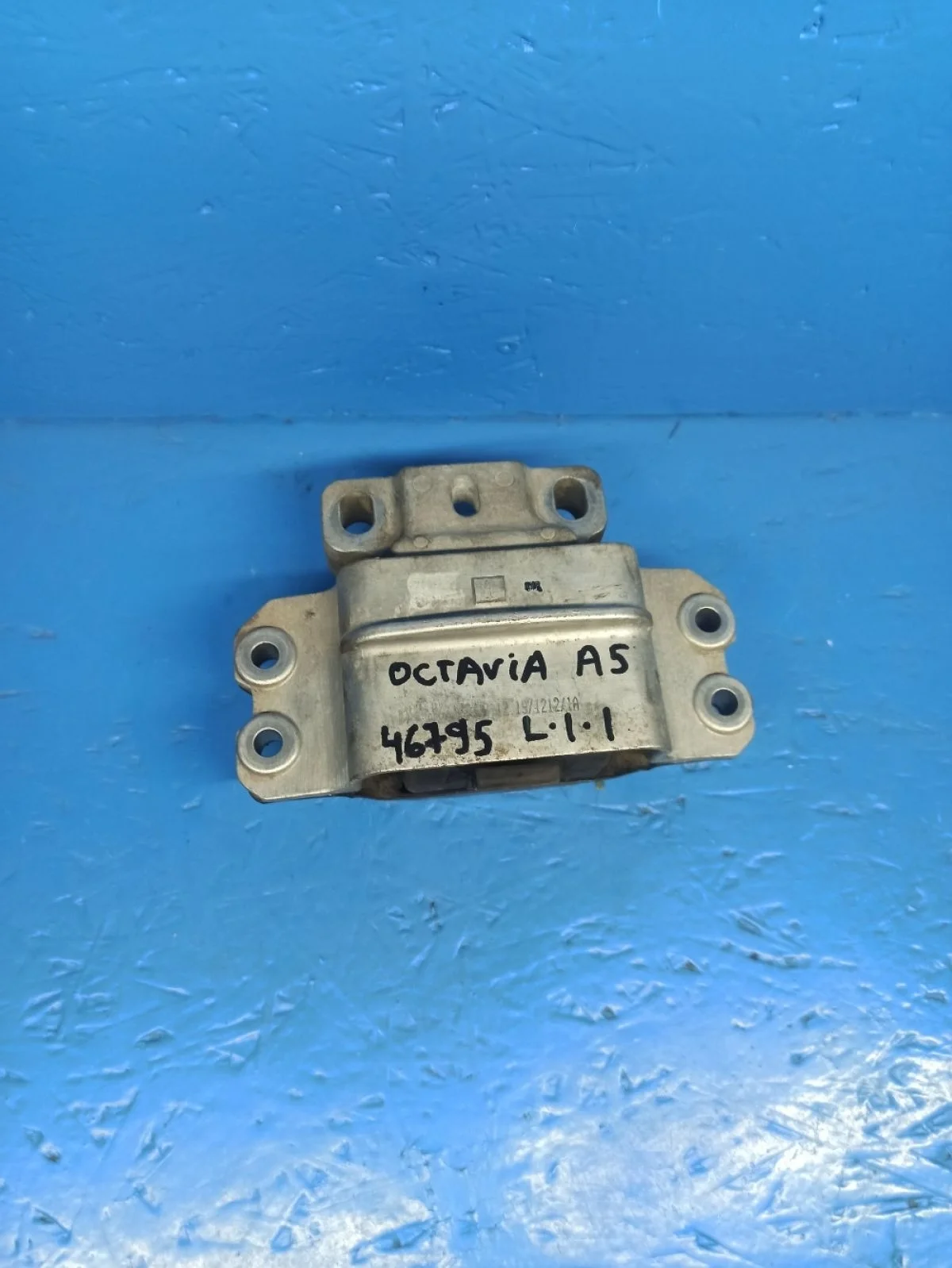 Опора МКПП левая Volkswagen Golf 5