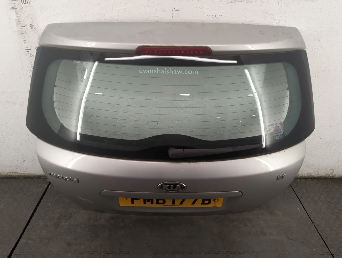 Крышка (дверь) багажника Kia Ceed 2007-2012 КПП 5-ст.мех.(МКПП) G4FA Бензин 1.4 л Инжектор