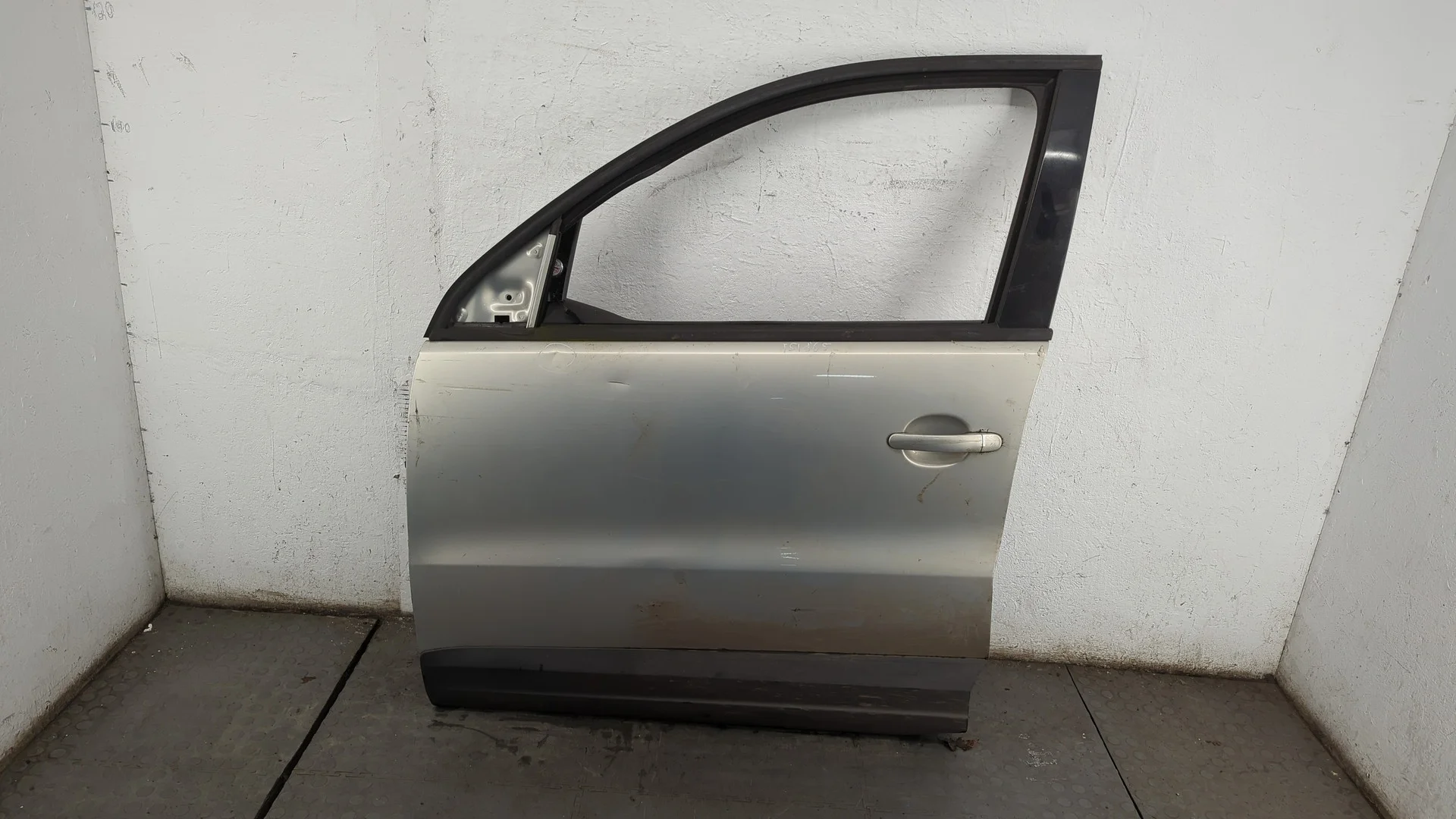 Дверь боковая (легковая) Volkswagen Tiguan 2007-2011 КПП 6-ст.мех 4х4 (МКПП) CBAB Дизель 2 л TDI