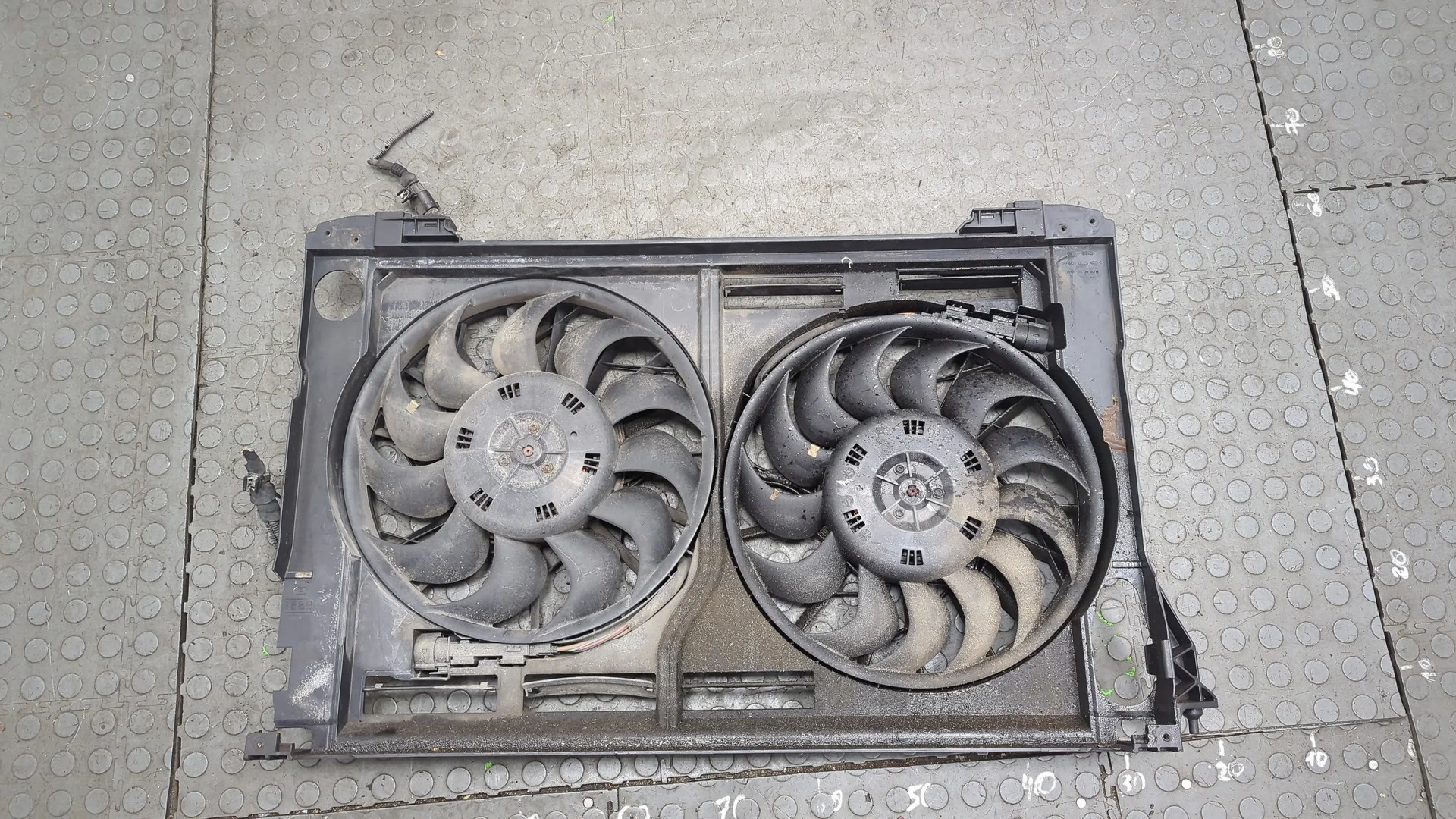 Вентилятор радиатора Audi A8 (D3) 2002-2010 КПП автомат 4х4 (АКПП) BVJ Бензин 4.2 л FSI