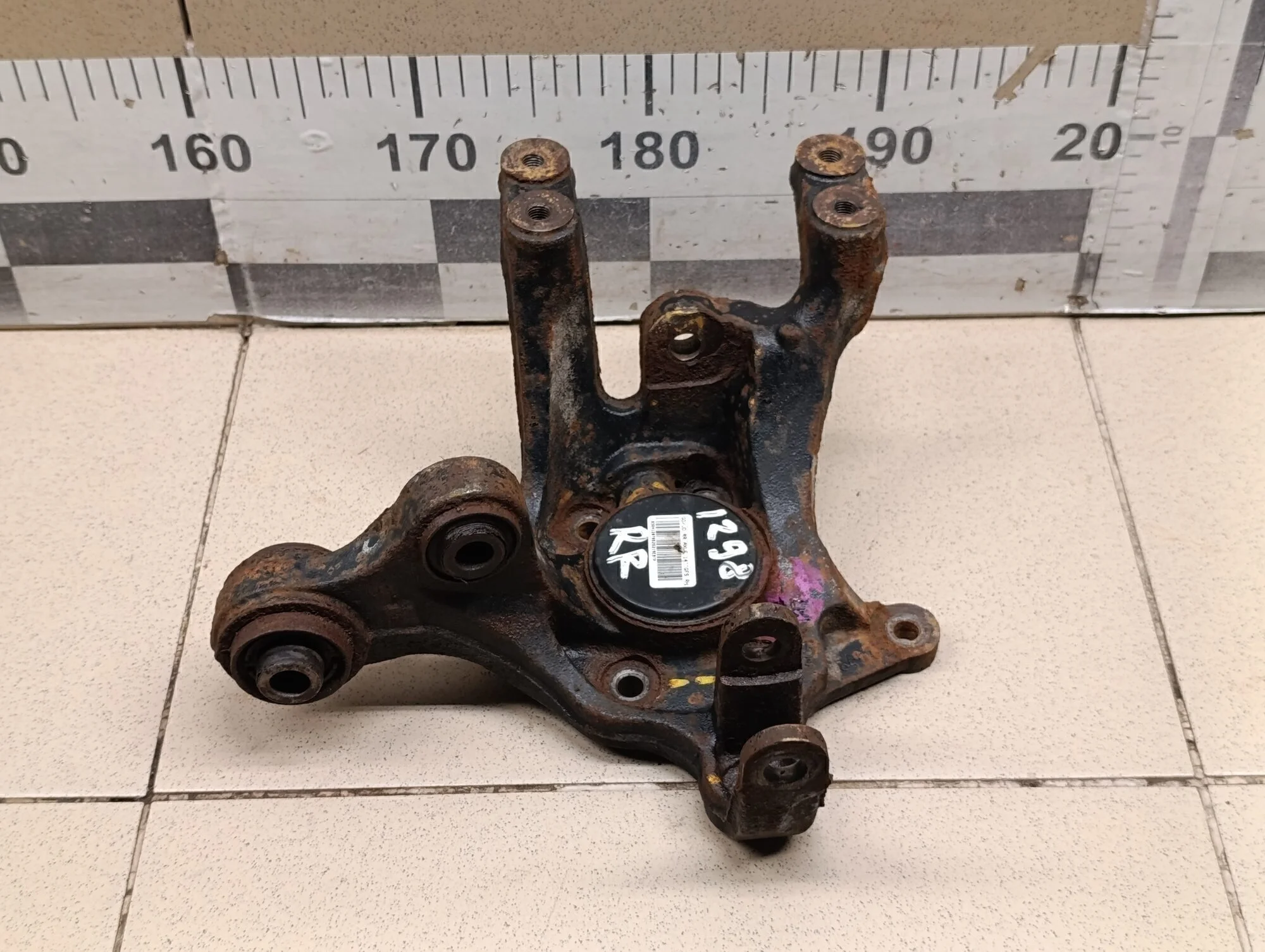 Кулак поворотный задний правый Ceed 2012>