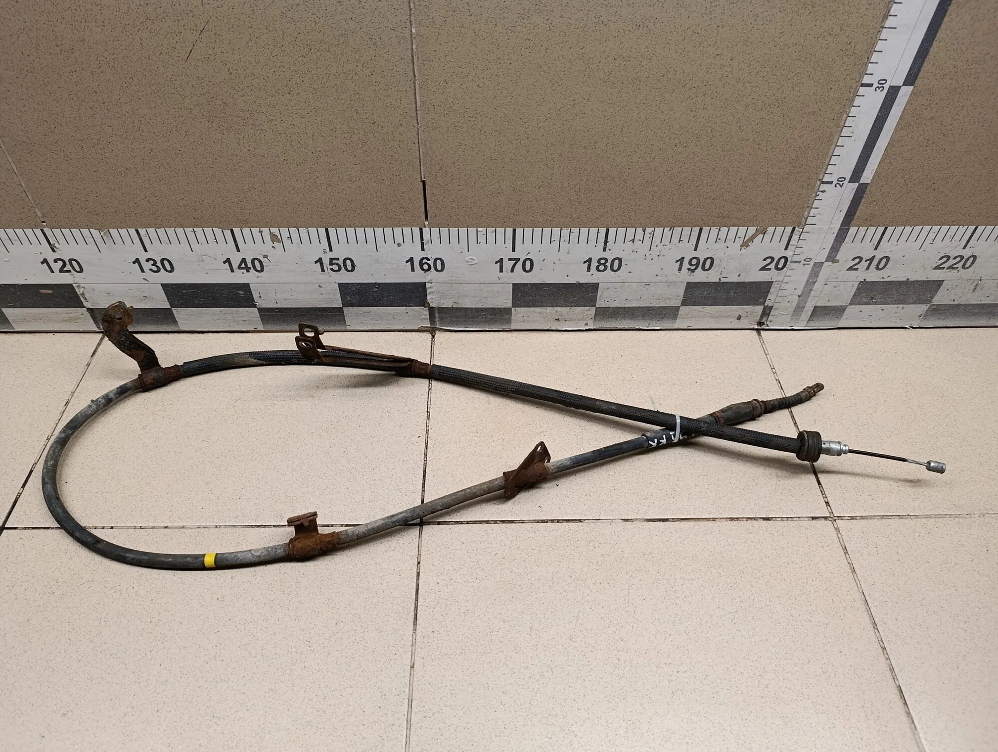 Трос стояночного тормоза правый Ceed 2012>