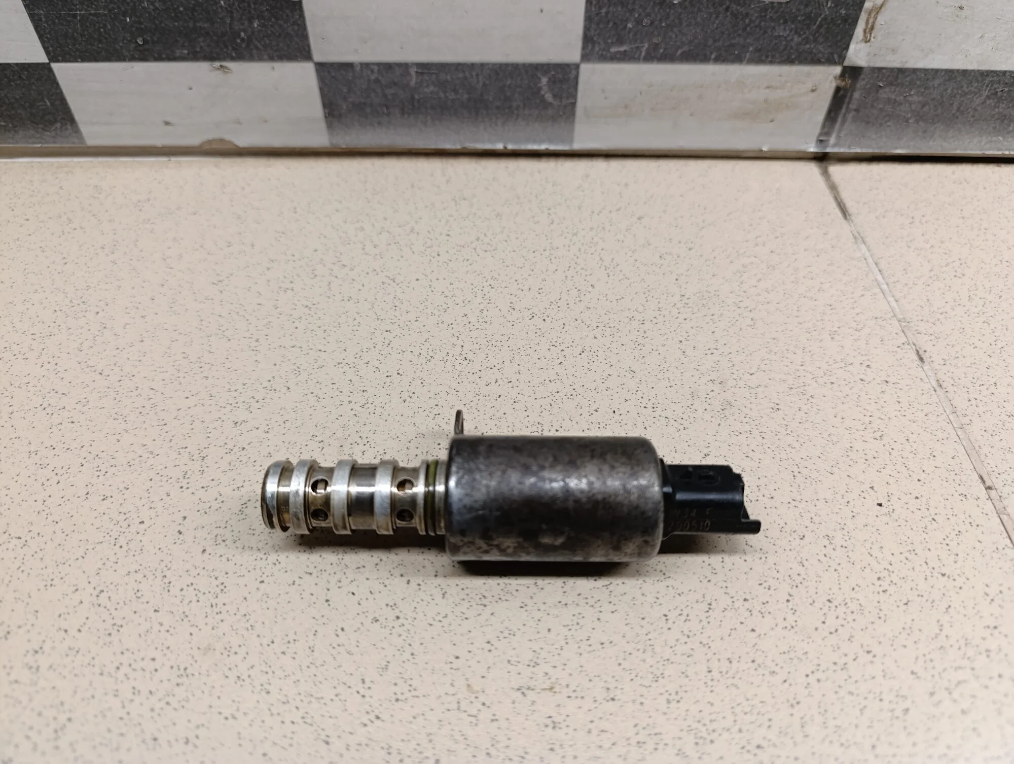 Клапан электромагн. изменения фаз ГРМ C4 2005-2011