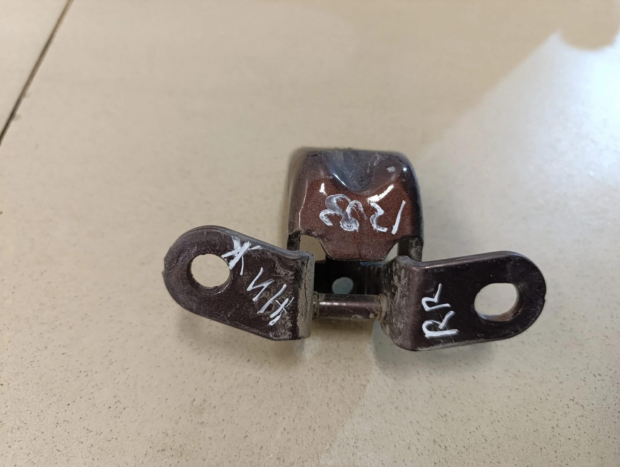 Петля двери Ceed 2012>