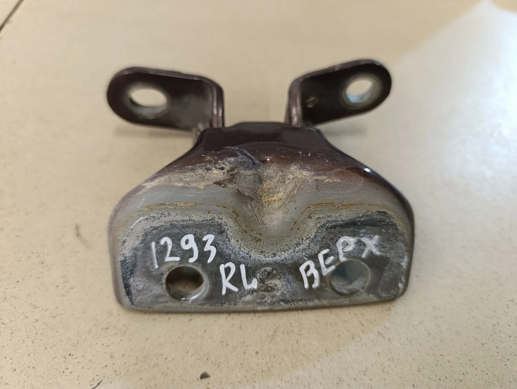 Петля двери задней левой верхняя Ceed 2012>