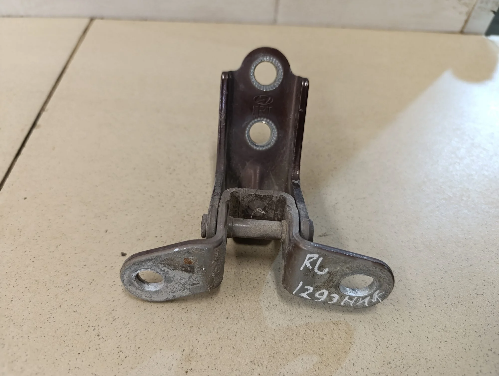 Петля двери Ceed 2012>