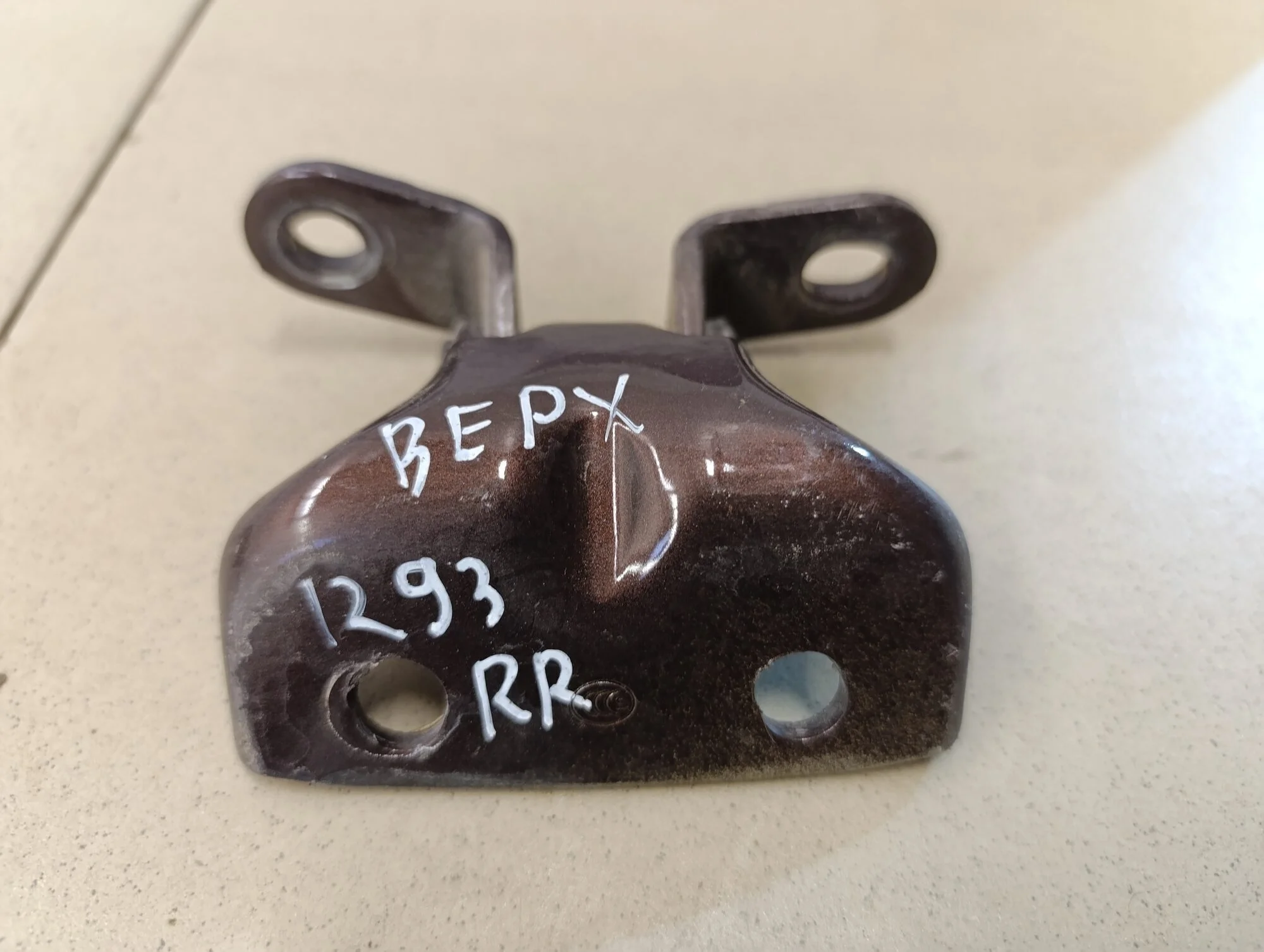 Петля двери задней правой верхняя Ceed 2012>