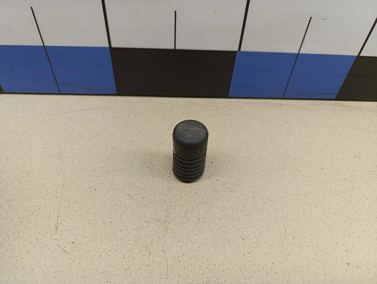 Отбойник капота Solaris 2010-2017