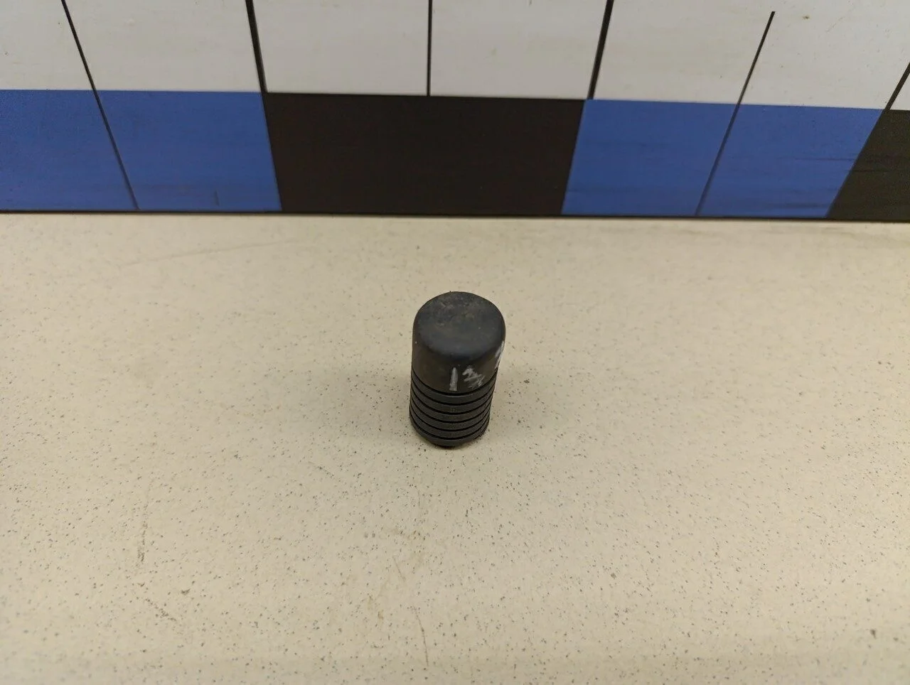 Отбойник капота Solaris 2010-2017